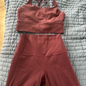 Lululemon matching sports bra and align leggings